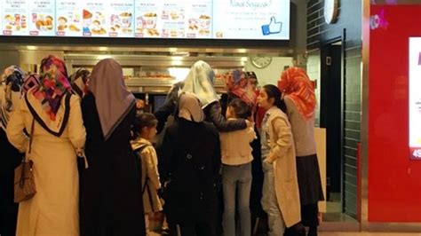 İ­s­t­a­n­b­u­l­ ­v­e­ ­A­n­k­a­r­a­­d­a­ ­H­a­r­e­m­-­S­e­l­a­m­l­ı­k­ ­h­a­m­b­u­r­g­e­r­c­i­ ­d­ö­n­e­m­i­